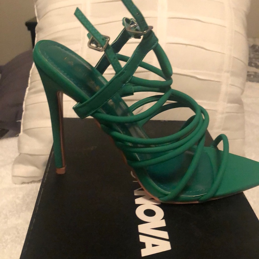 ✨NWOT✨sexy green heels✨